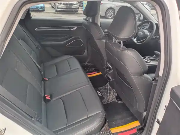 Geely Emgrand 2022