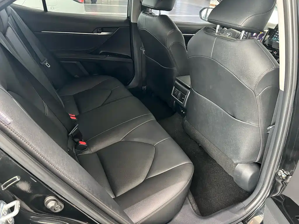 Toyota Camry 2021 — фото 19