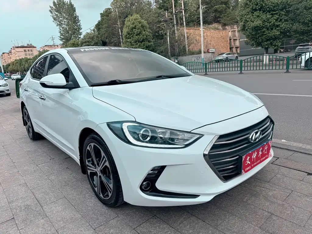 Hyundai Elantra 2019 — фото 3