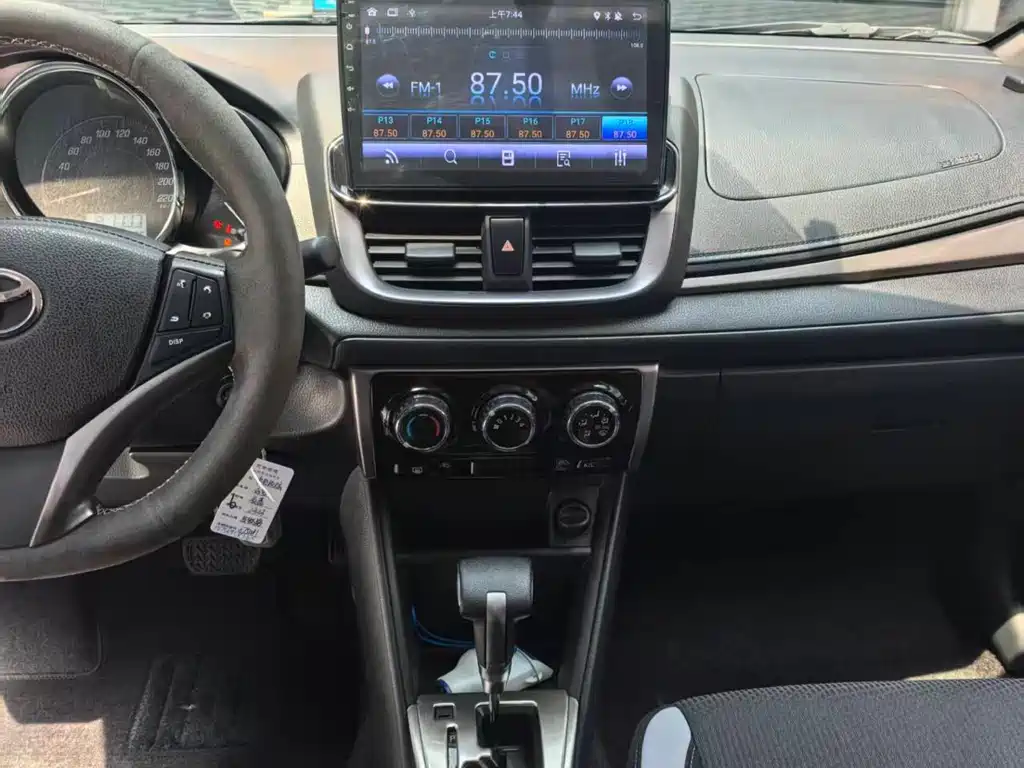 Toyota Yaris L 2021 — фото 11