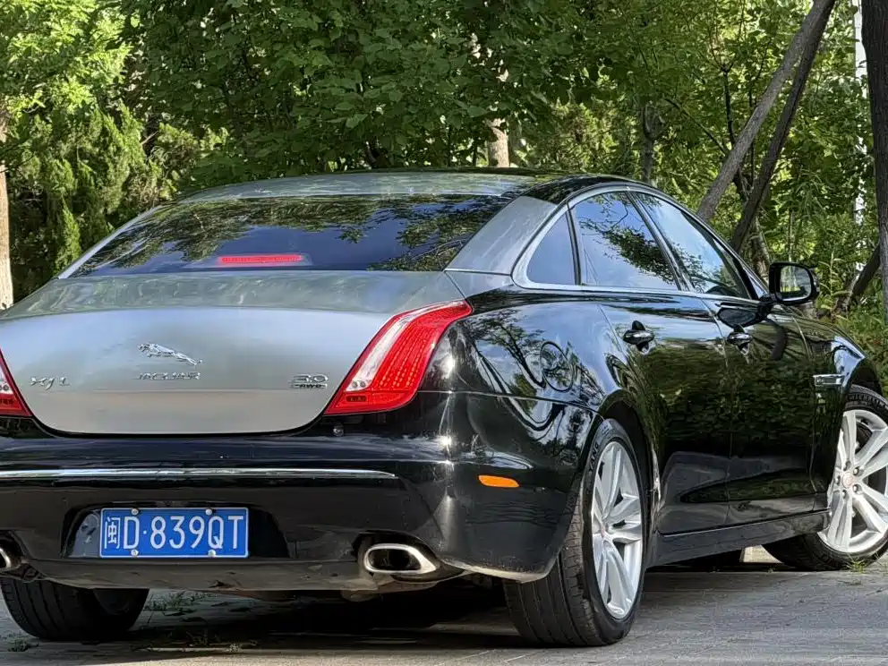 Jaguar XJ 2012 — фото 9