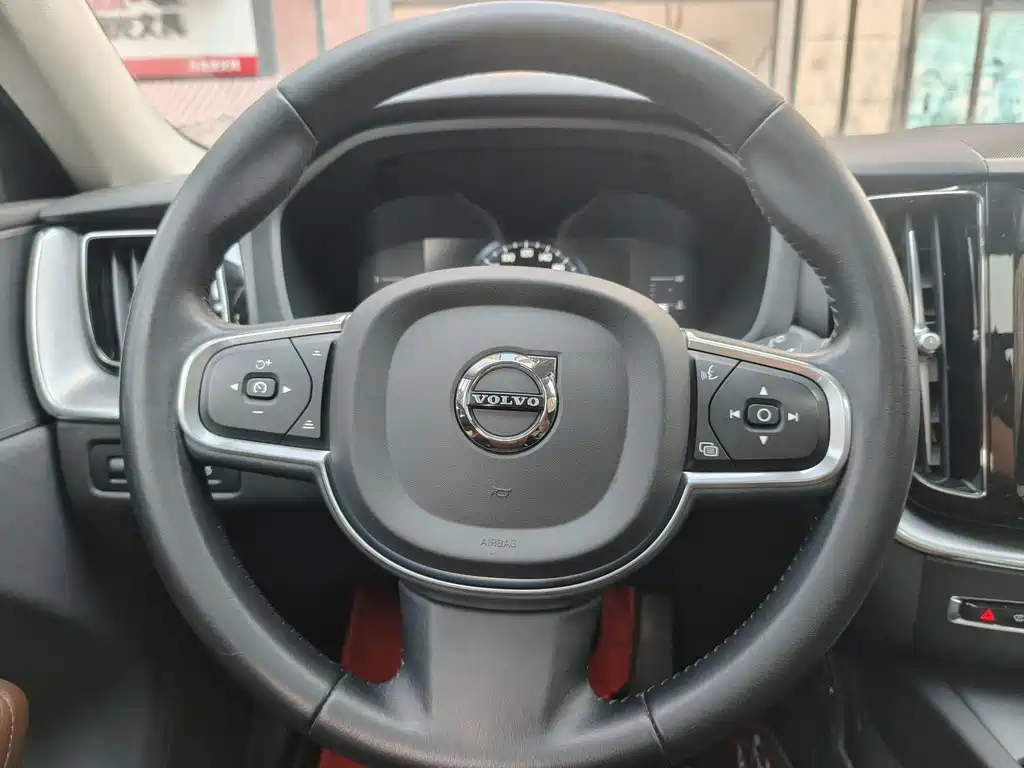 Volvo XC60 2020 — фото 11
