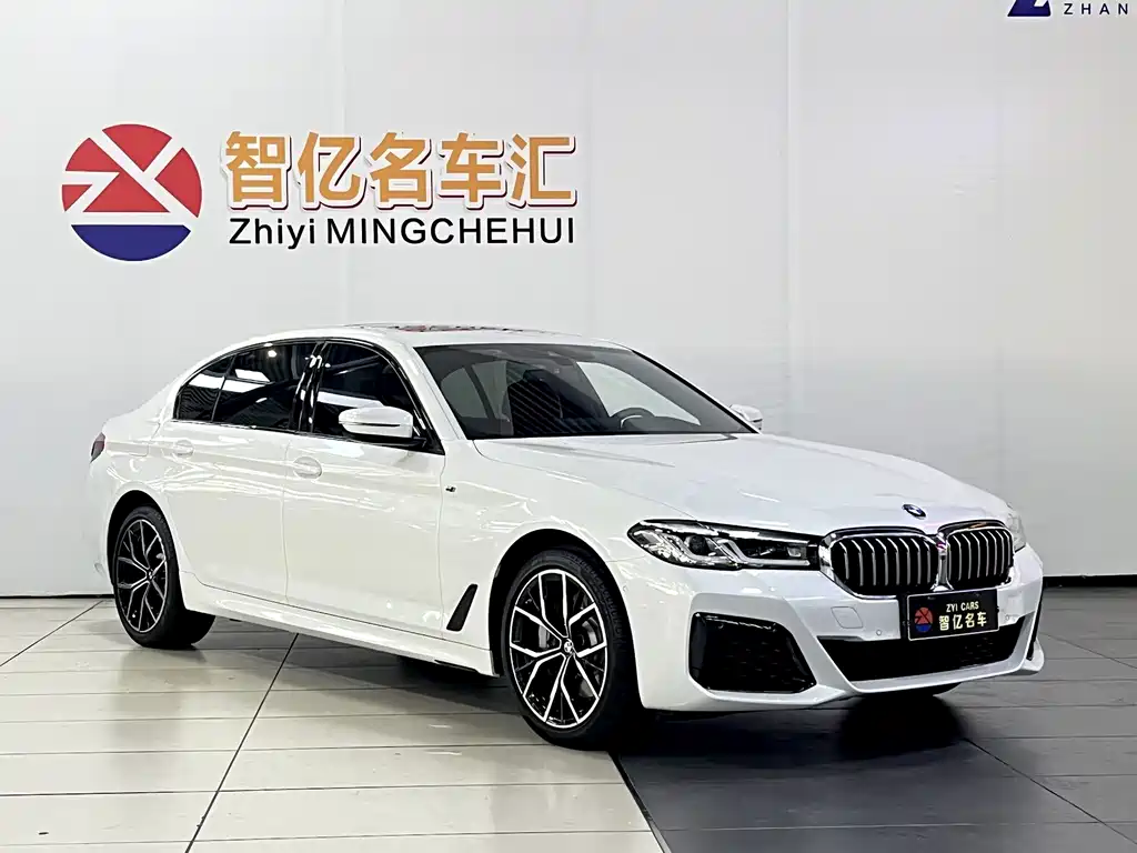 BMW 5 Series 2022 — фото 16