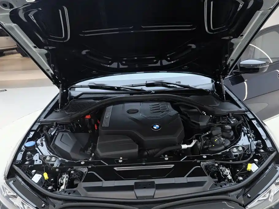 BMW 3 Series 2025 — фото 12