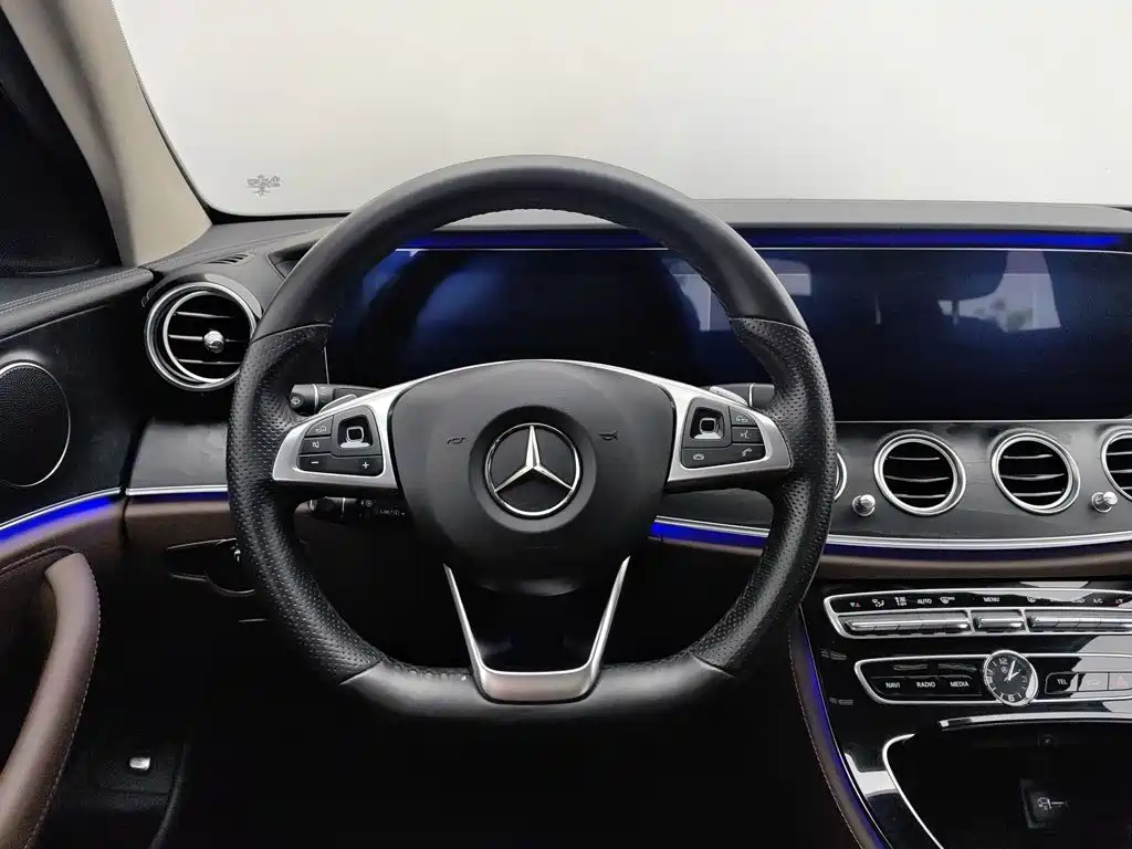 Mercedes-Benz E-Class 2017 — фото 11