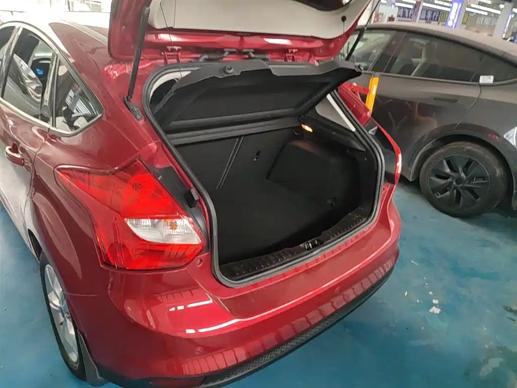 Ford Focus 2015 — фото 18