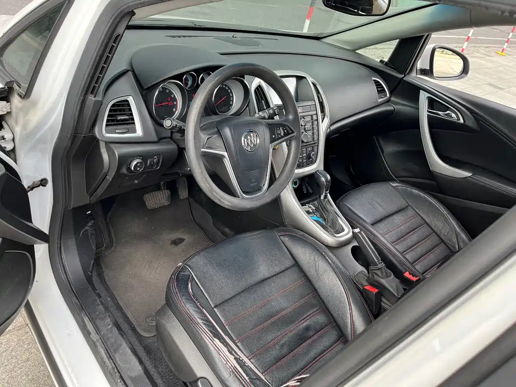 Buick Excelle 2015 — фото 12
