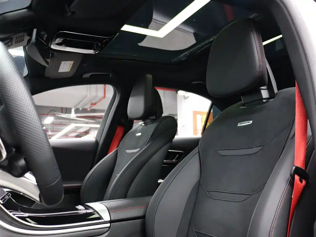 Mercedes-Benz C-Class AMG 2025 — фото 10
