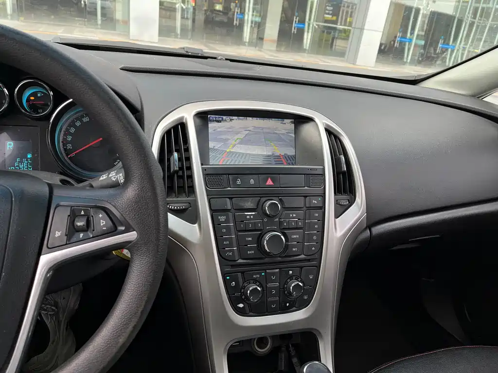 Buick Excelle 2015 — фото 9