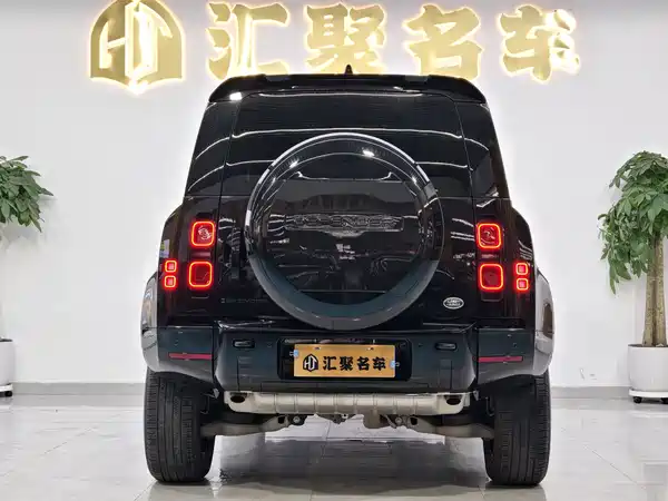 Land Rover Defender 2024