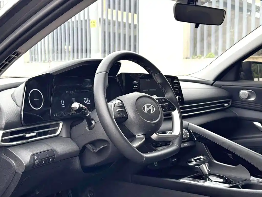 Hyundai Elantra 2023