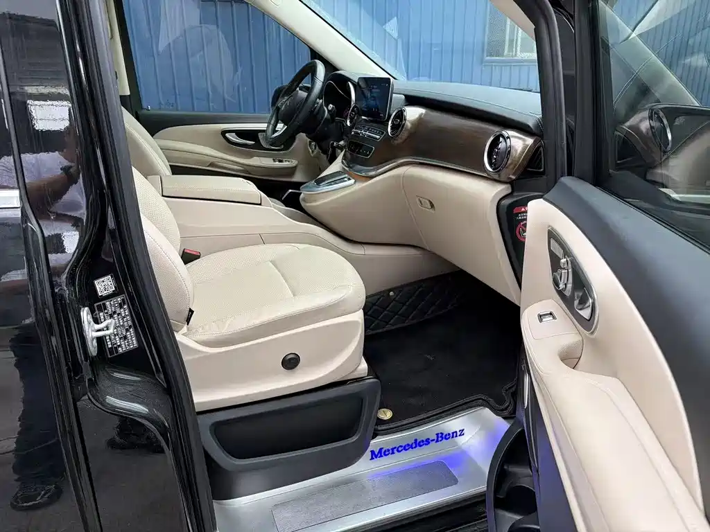 Mercedes-Benz V-Class 2021 — фото 12