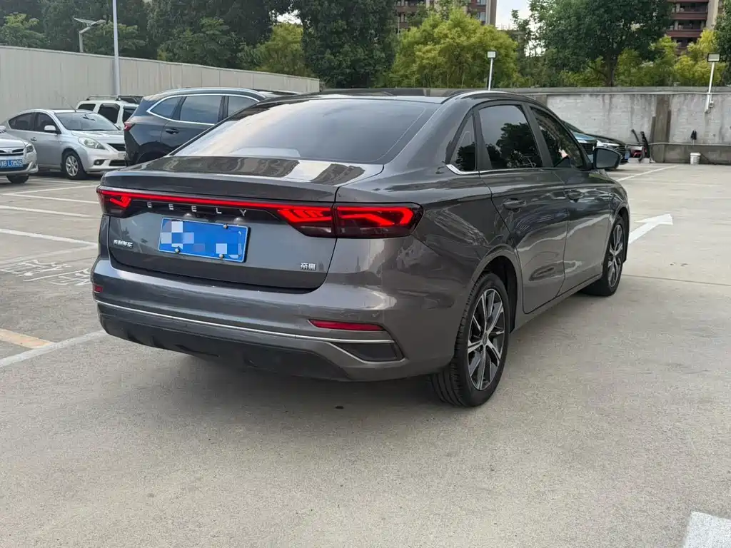 Geely Emgrand 2022 — фото 12