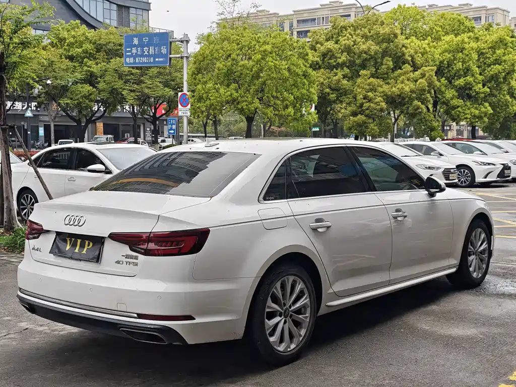 Audi A4L 2020 — фото 5