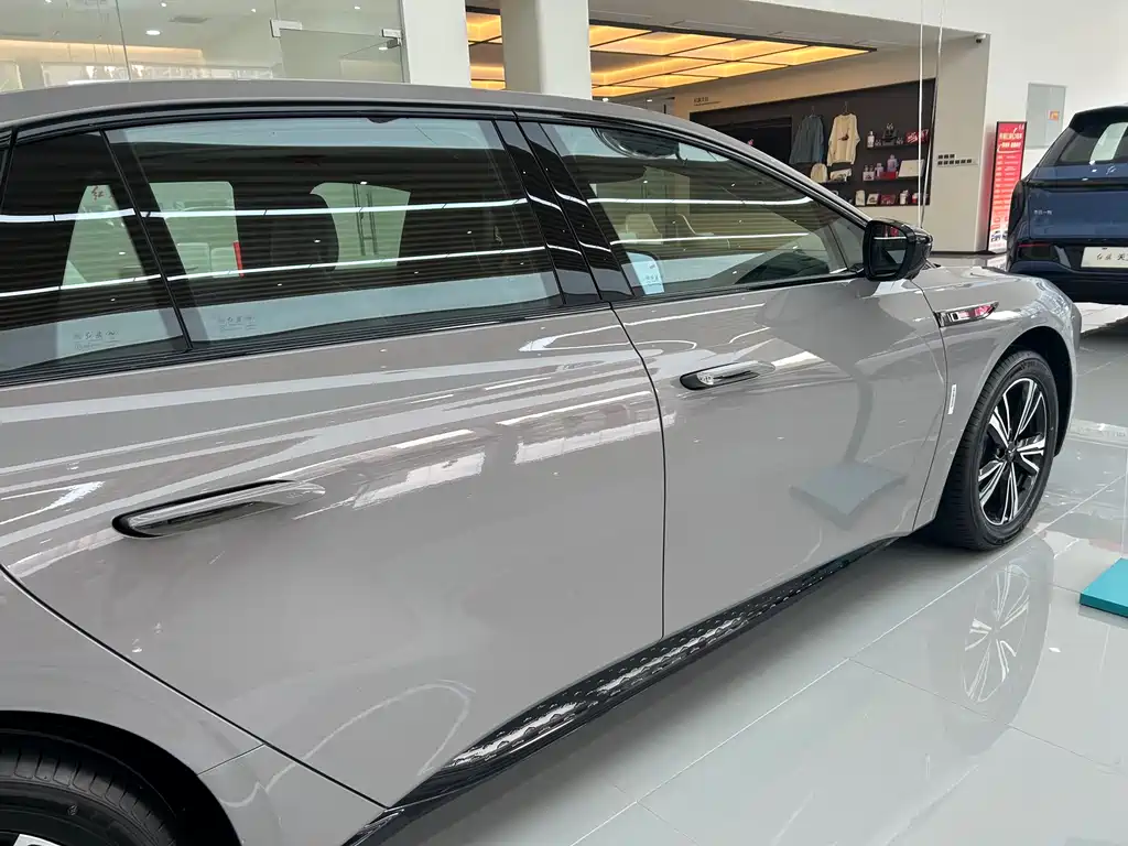 Hongqi EH7 2025 — фото 13