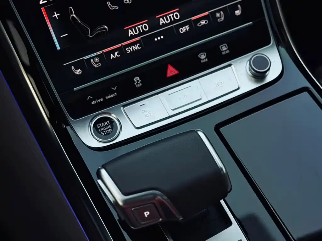 Audi A8 2023 — фото 16