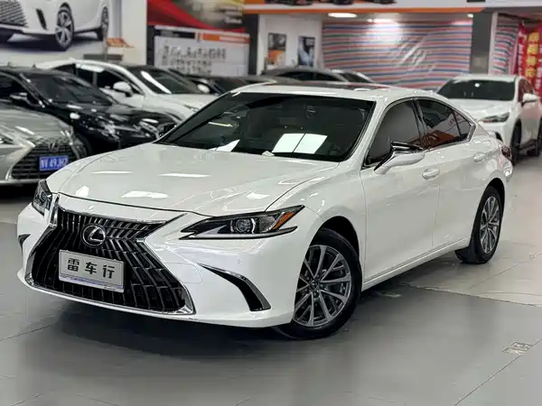Lexus ES 2022