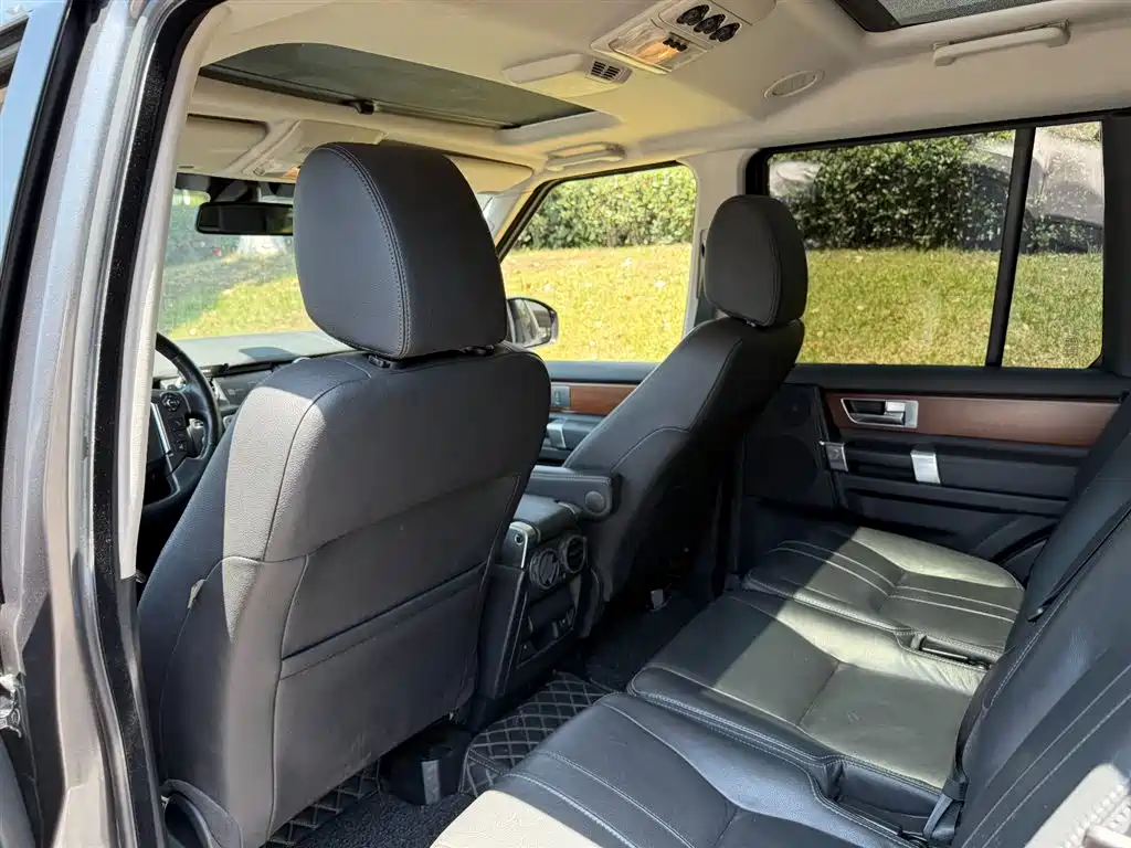 Land Rover Discovery 2017 — фото 9