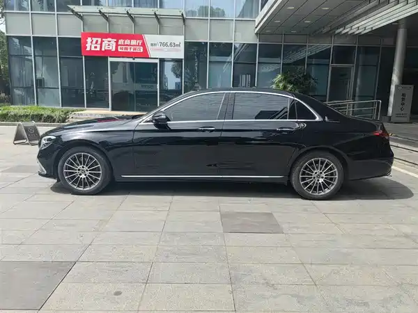 Mercedes-Benz E-Class 2022