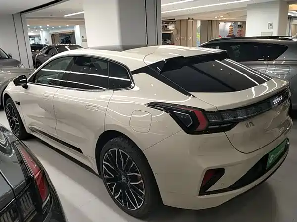 Zeekr 001 2025