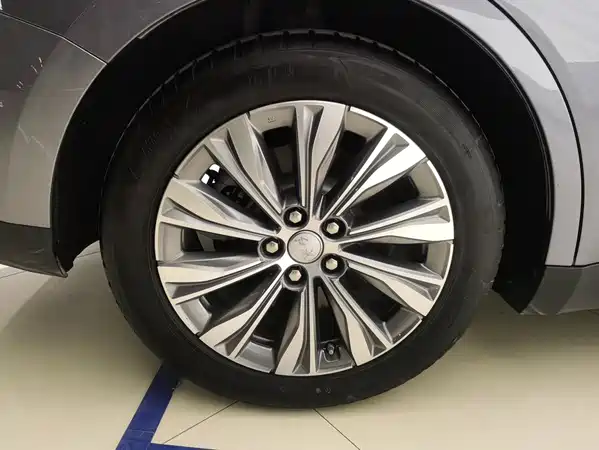 Hongqi E-QM5 2024