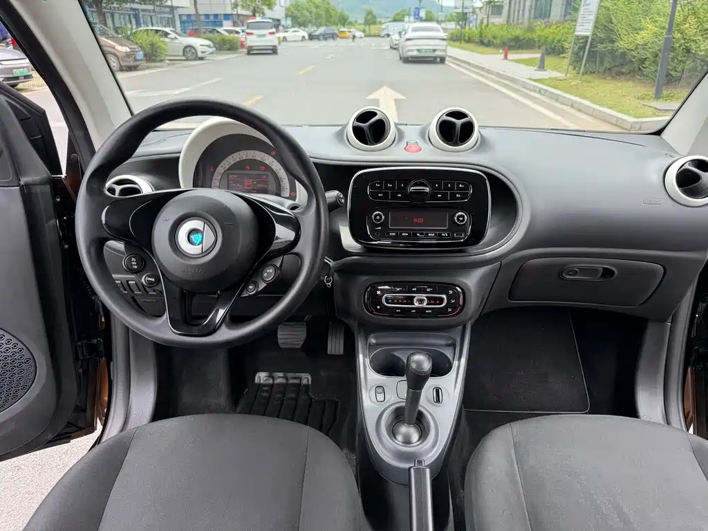 smart Fortwo 2016 — фото 12