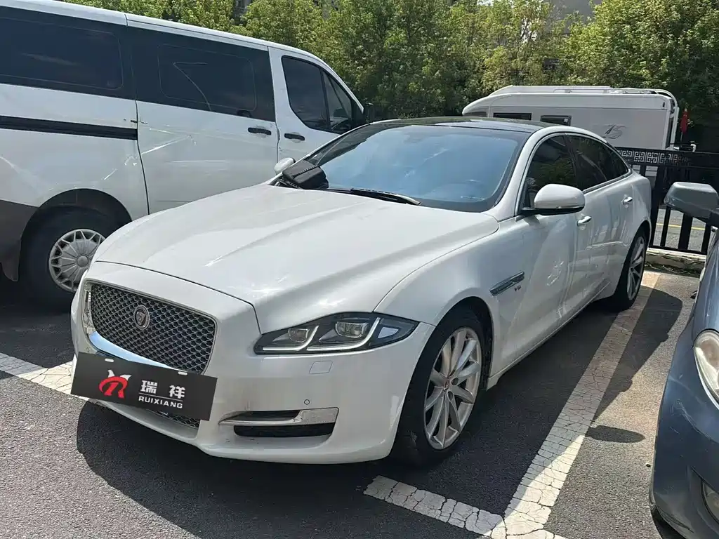 Jaguar XJ 2017 — фото 1