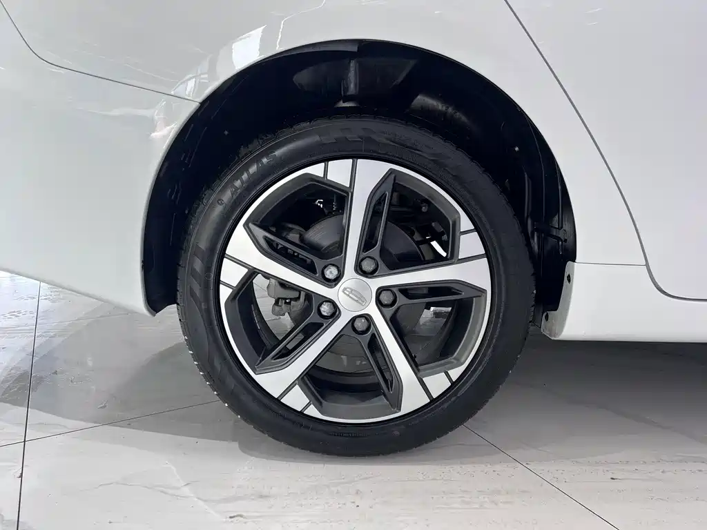Geely Emgrand L 2022 — фото 20