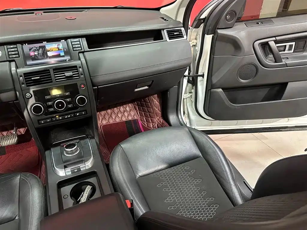 Land Rover Discovery Sport 2019 — фото 11