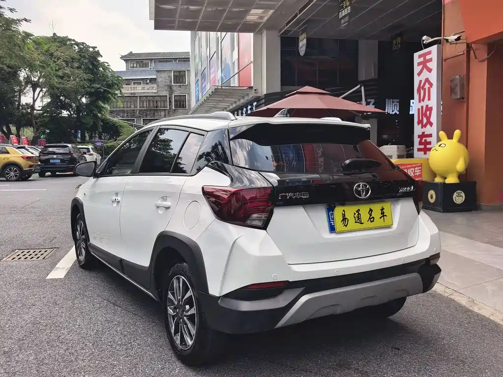 Toyota Yaris L 2022 — фото 10