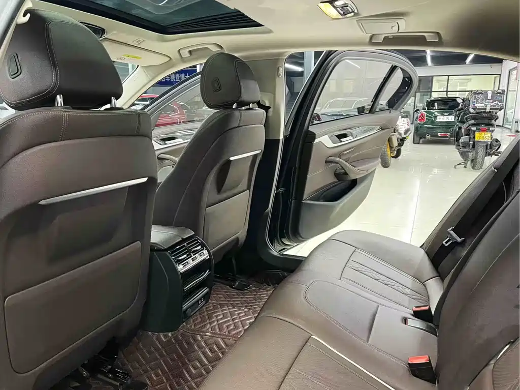 BMW 5 Series 2021