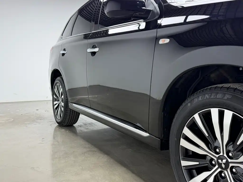Mitsubishi Outlander 2022 — фото 33
