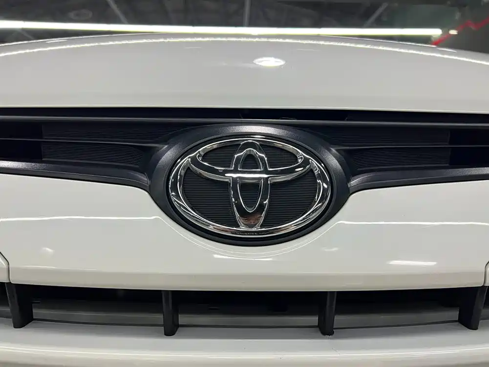 Toyota Yaris L 2022 — фото 18