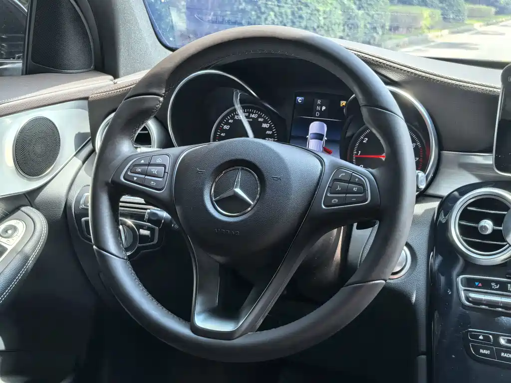 Mercedes-Benz GLC 2018 — фото 13
