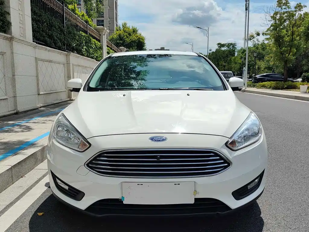 Ford Focus 2018 — фото 13
