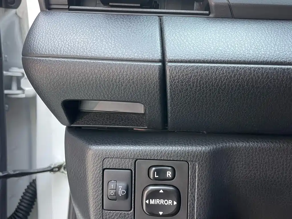 Toyota Yaris L 2023 — фото 14