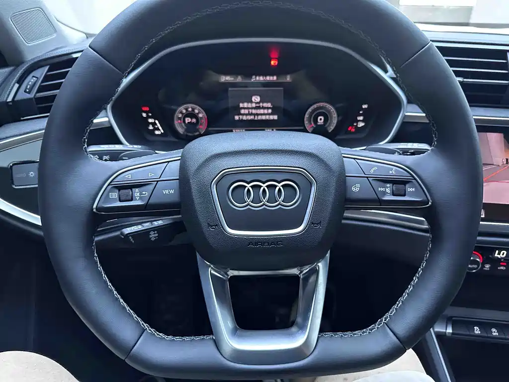 Audi Q3 2023 — фото 12