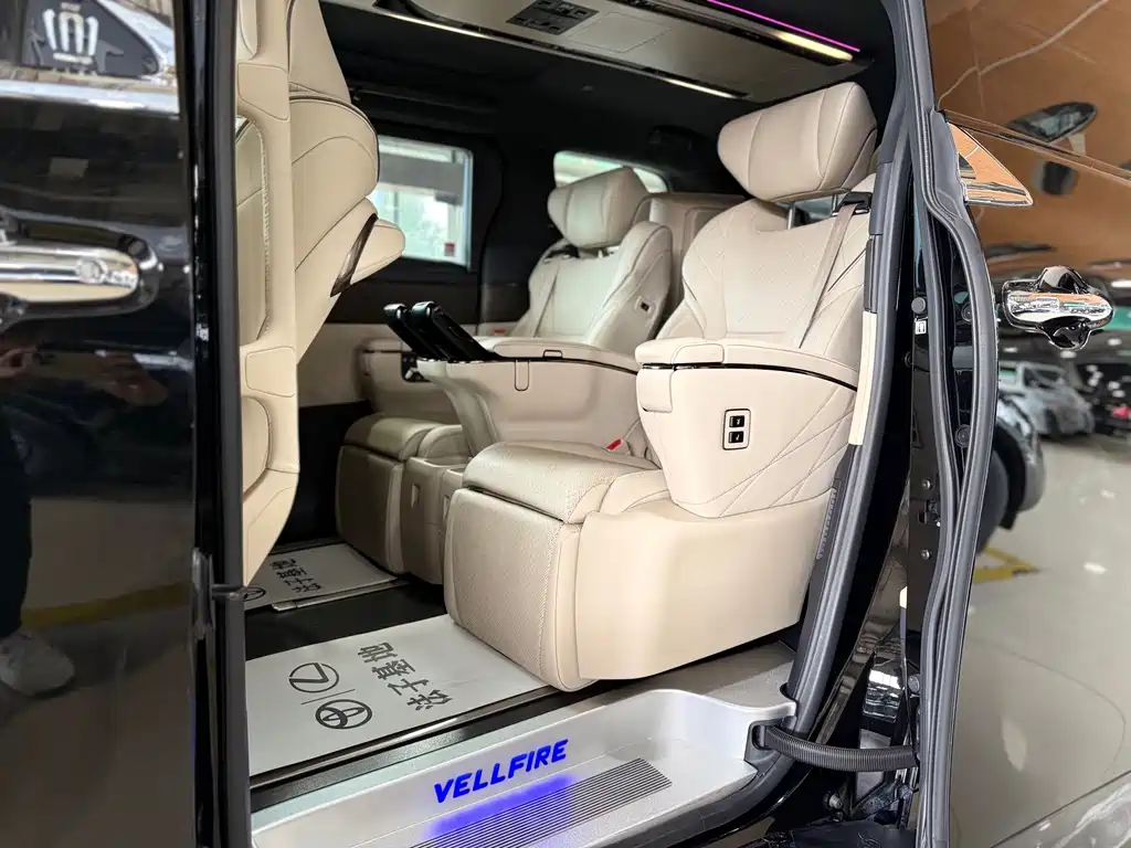 Toyota Vellfire 2024 — фото 13
