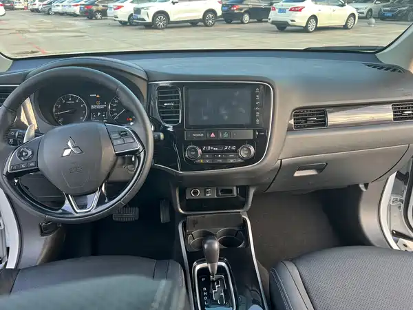 Mitsubishi Outlander 2018