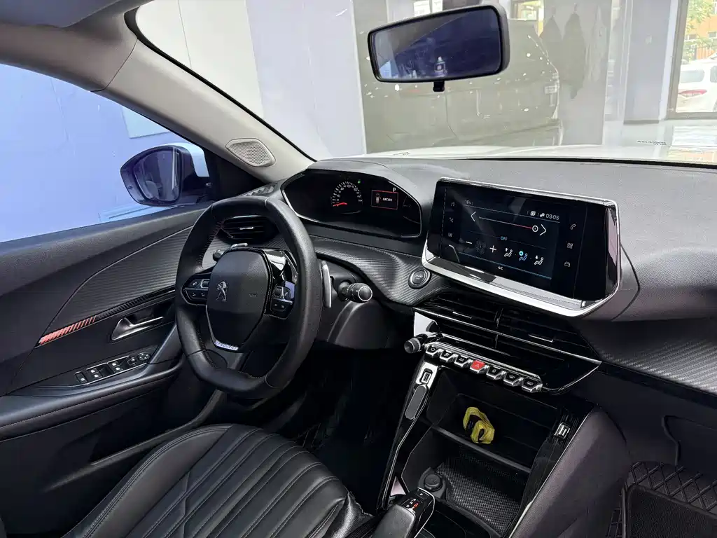 Peugeot 2008 2022 — фото 17