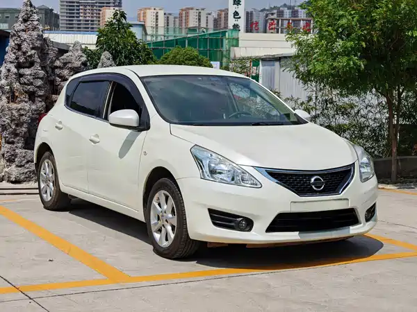 Nissan Tiida 2015