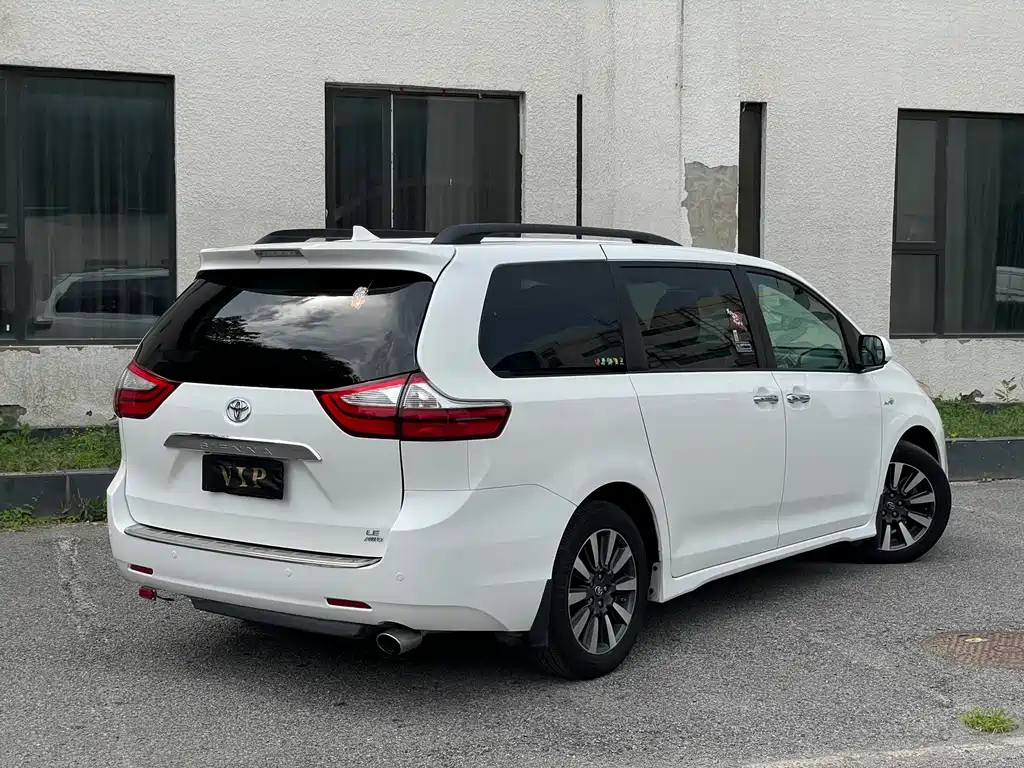 Toyota Sienna 2019 — фото 6