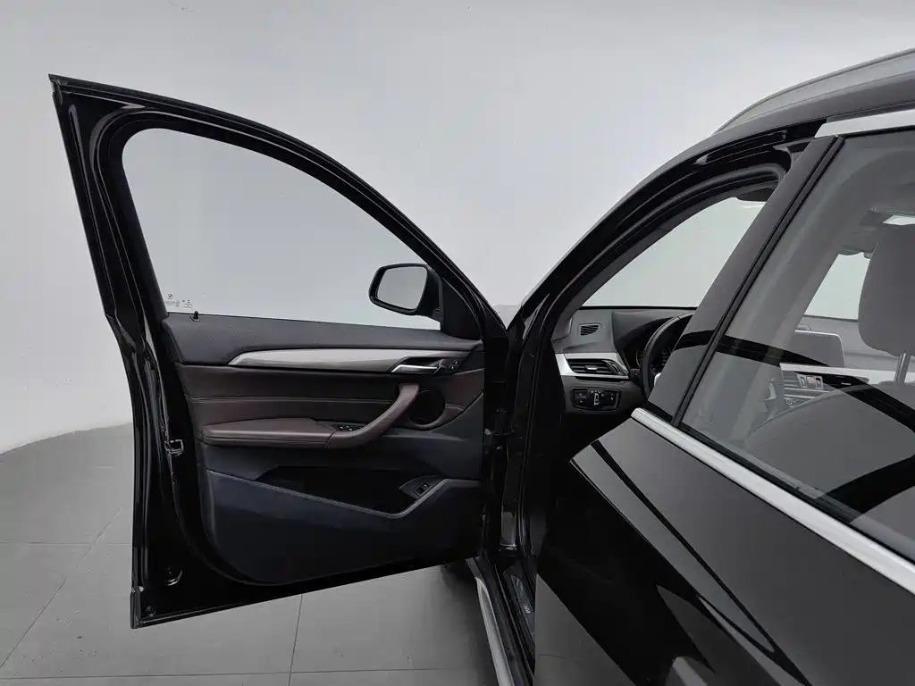 BMW X1 2018 — фото 8