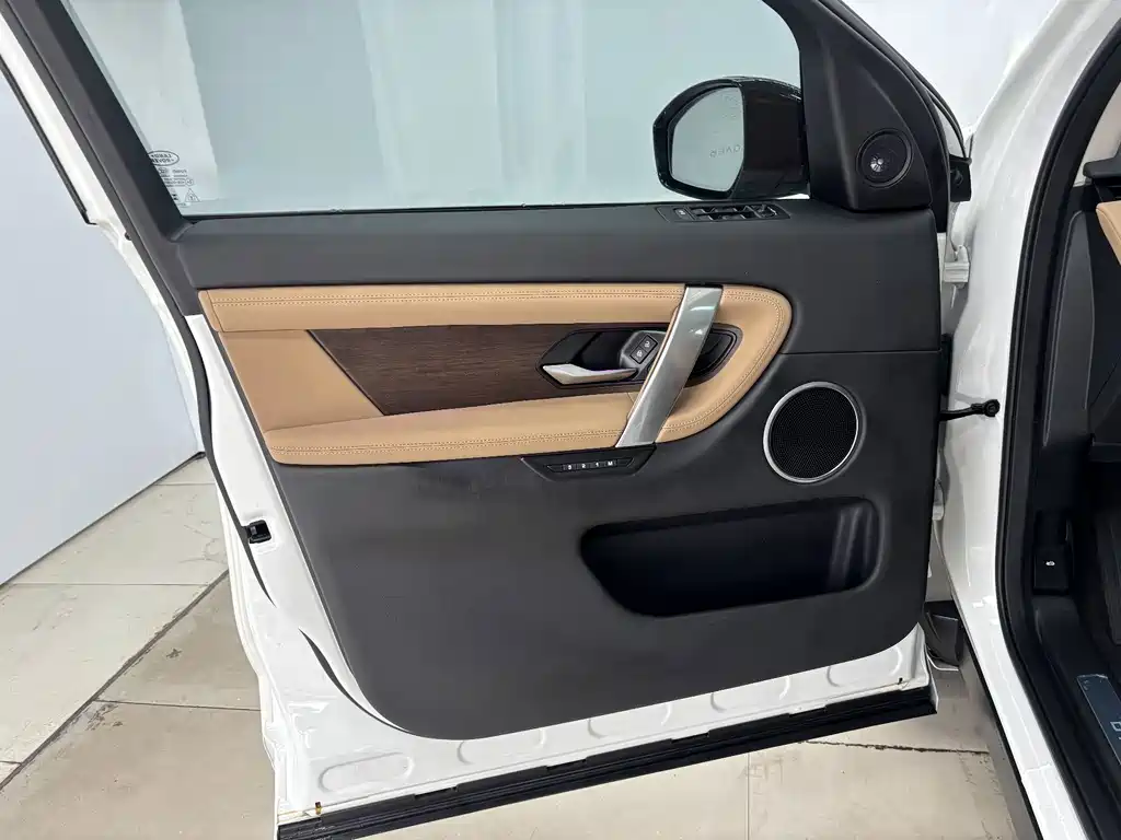 Land Rover Discovery Sport 2024 — фото 9