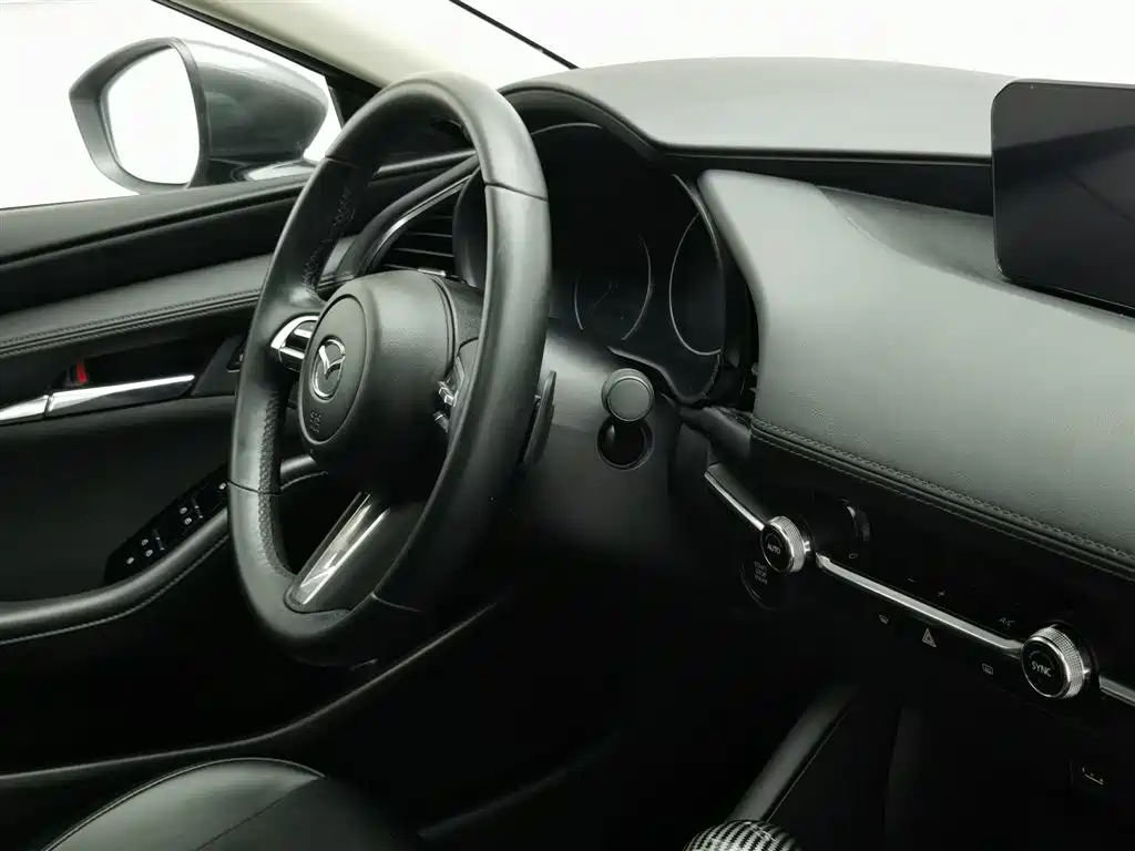 Mazda 3 Axela 2023 — фото 22