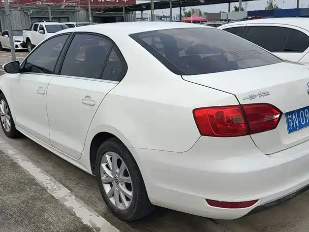 Volkswagen Sagitar 2013