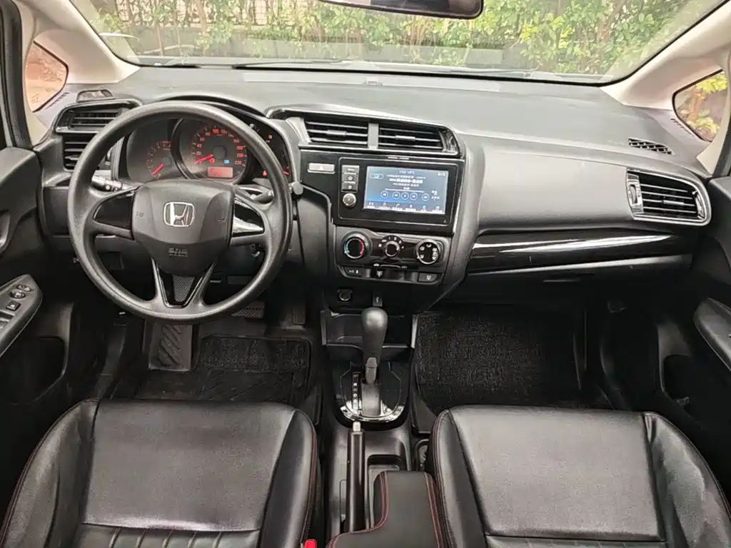 Honda Fit 2018 — фото 10