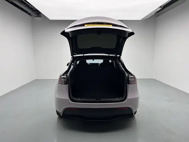 Tesla Model Y 2023 — фото 9