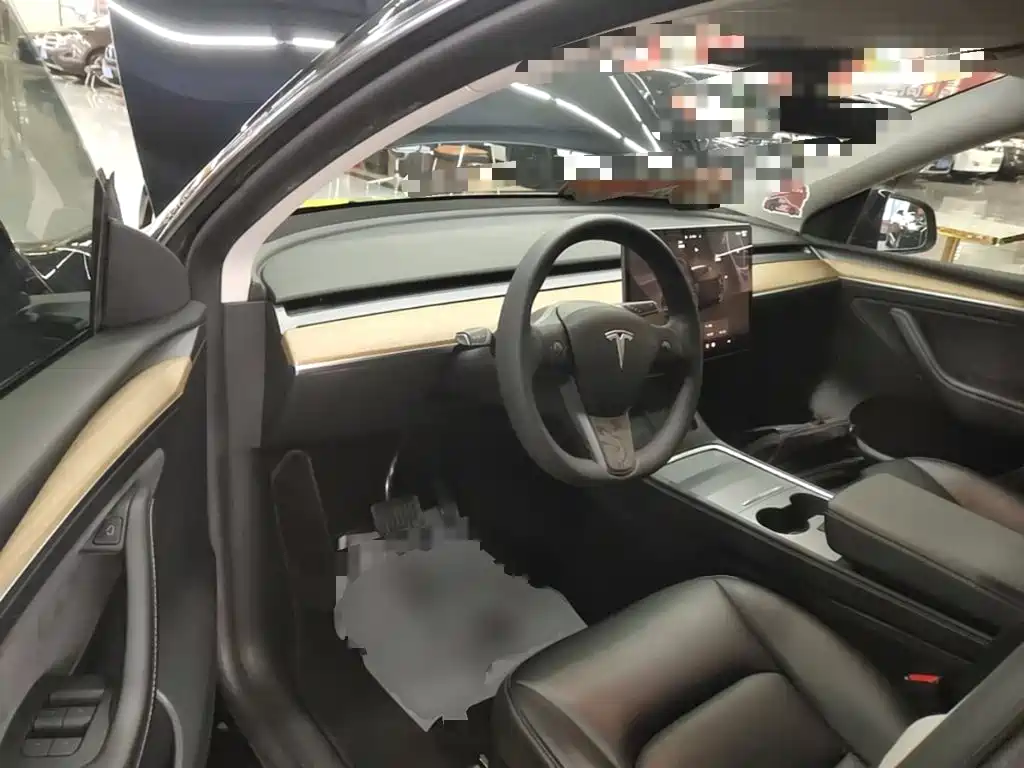 Tesla Model Y 2023 — фото 10