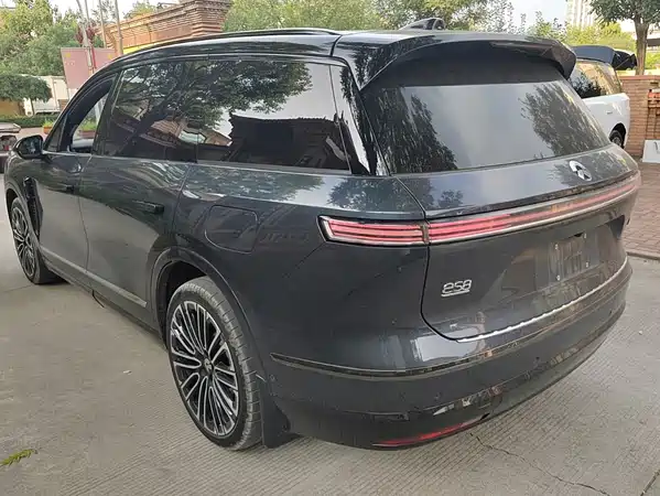 NIO ES8 2025